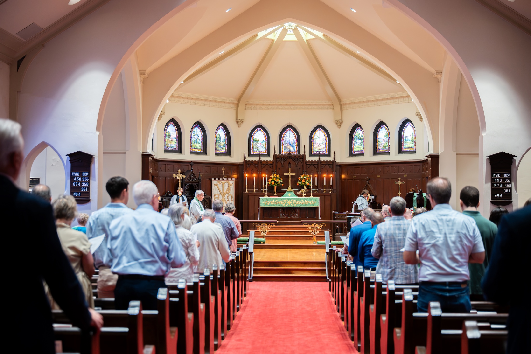 people in pews at church service